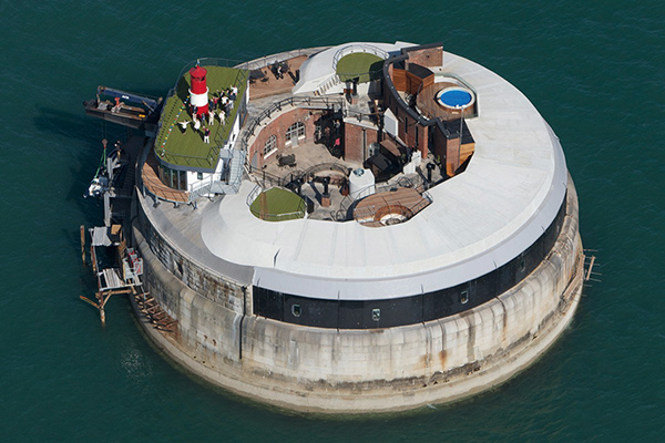 ▲最硬挺的海上飯店——Spitbank fort